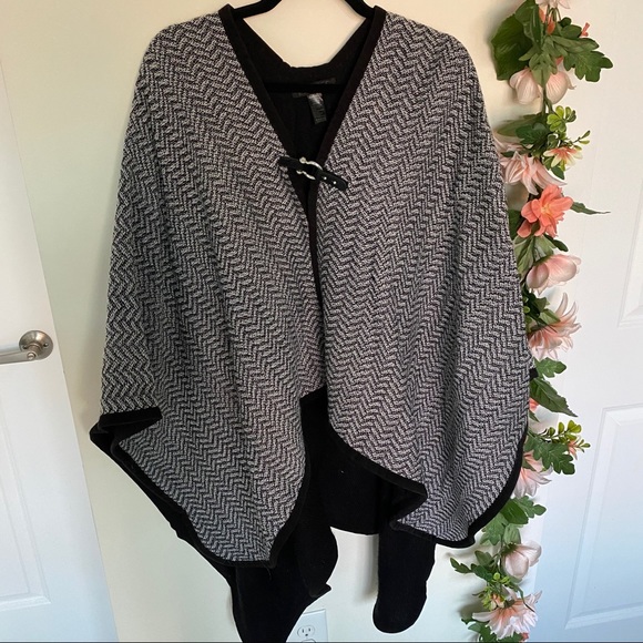 MANDEE poncho cardigan shrug silver clasp front - Picture 4 of 6